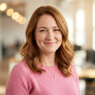 Emily Watson, répertoriée comme Chef du service à la clientèle chez Aube Comptérine, photo de profil